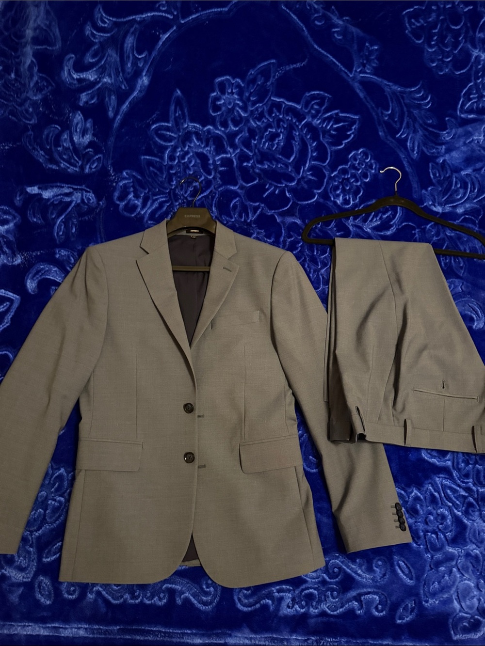 Express Men's Light Gray Two-Piece Suit Jacket & Pants